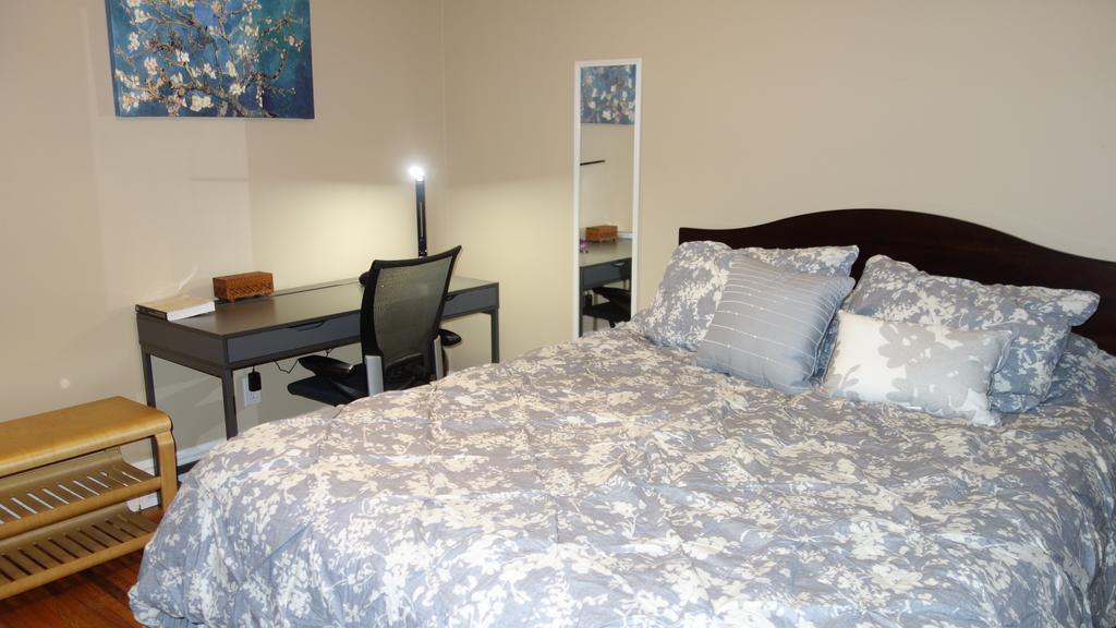 Apartamento The Better Half Duplex Charlotte Habitación foto